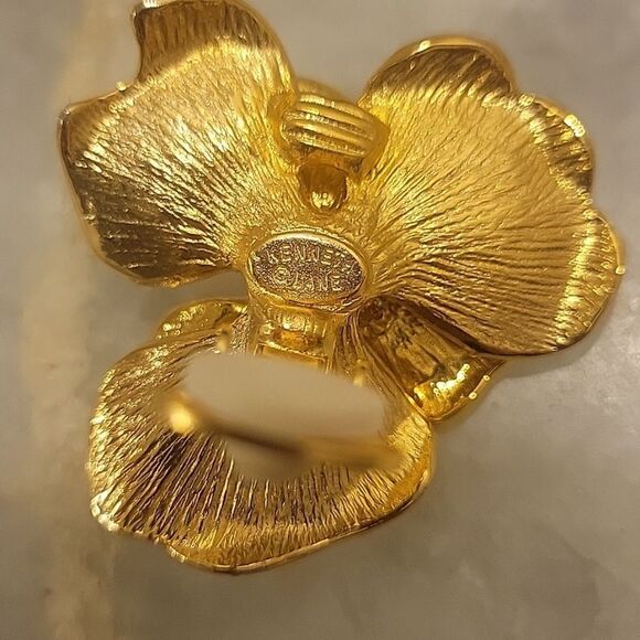 NEW Kenneth Jay Layne Beige Gold Crystal Pave Retro Clip on Flower Earrings - Picture 6 of 9